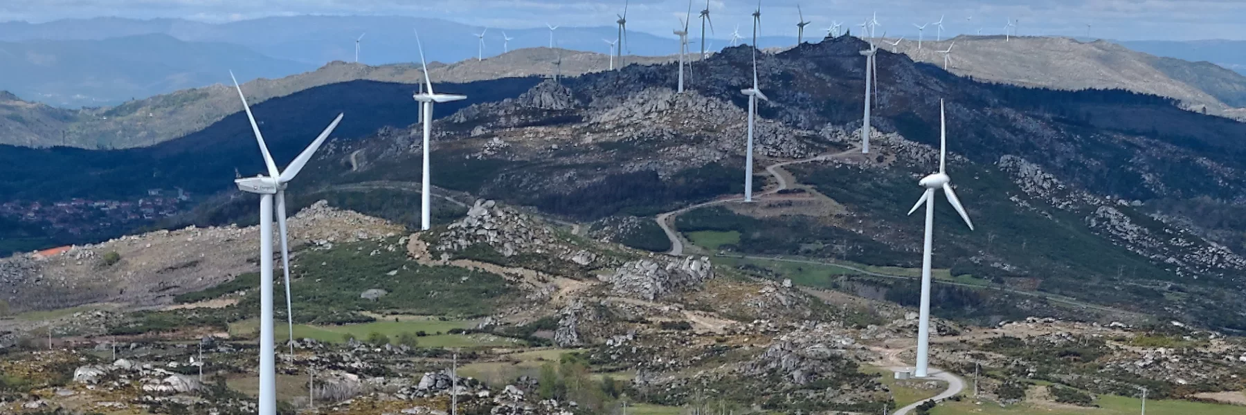 white-wind-turbines-large-grassland-wind-energy-qsja6zq83fu5atayyjcw3tia6eu7w7tbwifr1p05m8